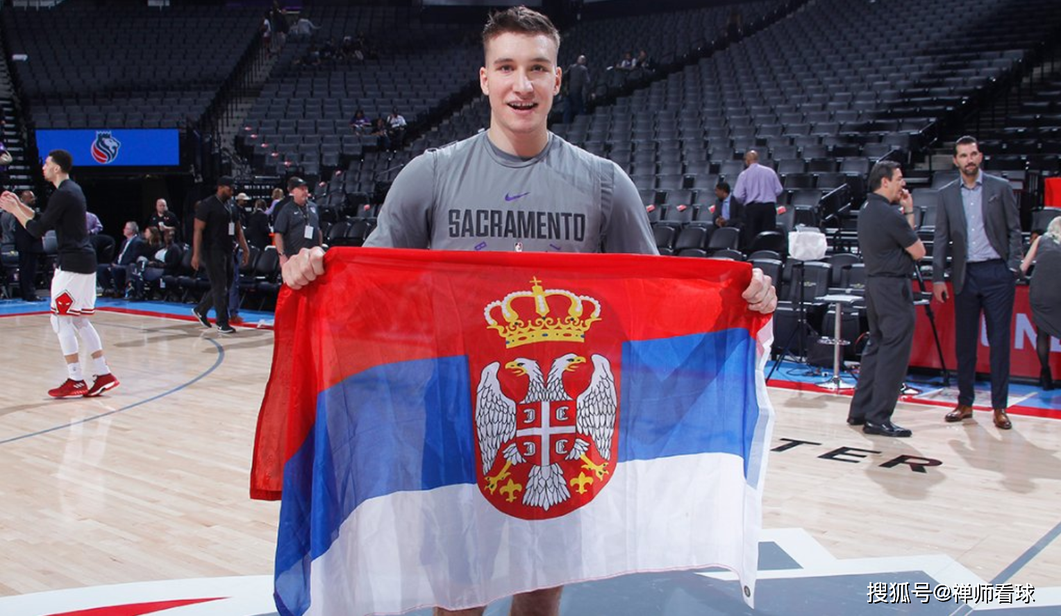 金年会体育平台-关于奥兰多魔术训练开放日，窗口期止住颓势引欢呼，社区盾在即，球探报告显示潜力的信息