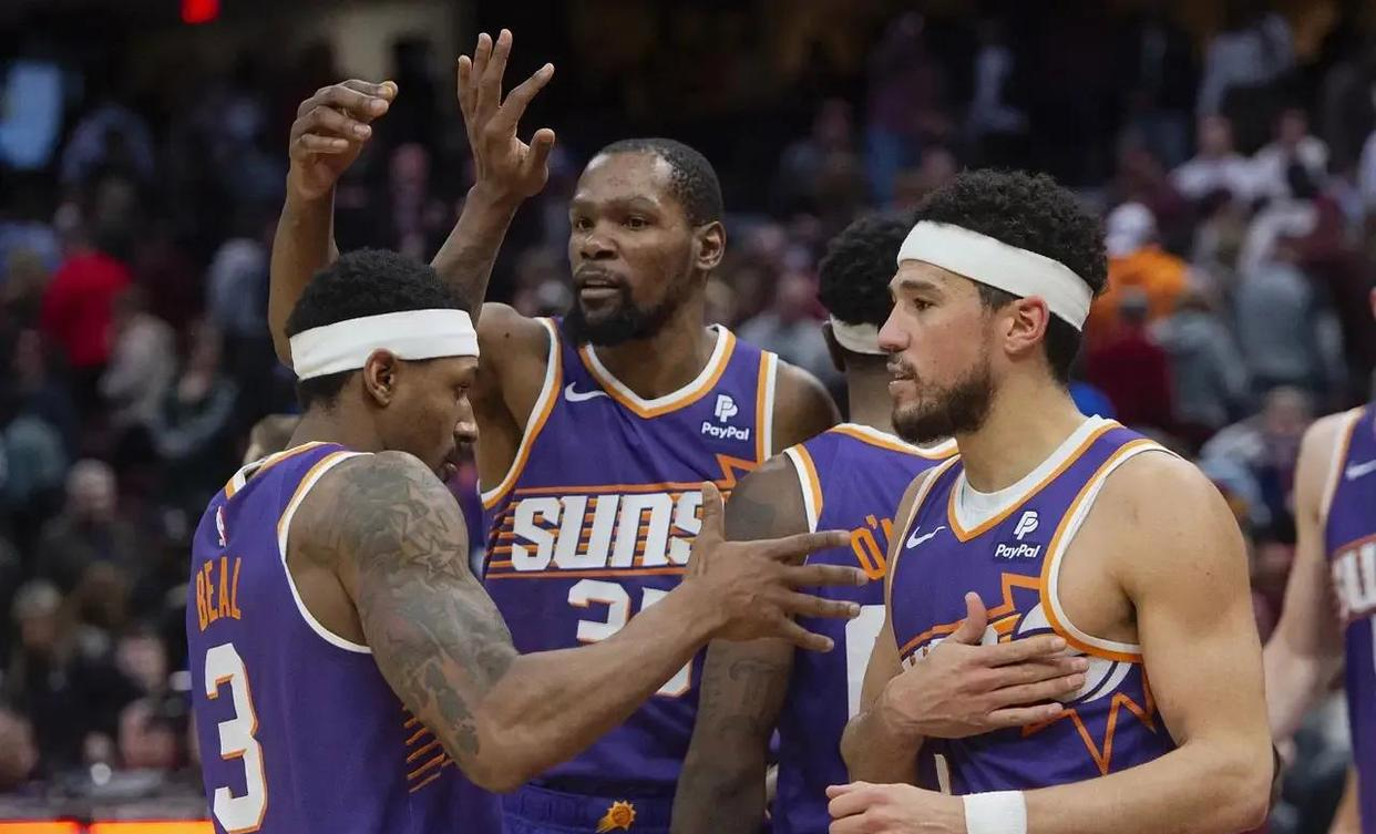 金年会体育平台-关于里程碑夜！菲尼克斯太阳强势反弹，NBA常规赛今晚刷纪录，气氛紧张，年轻球员得到机会的信息